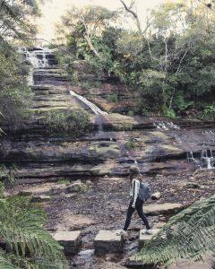 Wasserfall auf dem Weg zu den Three Sisters vom Campingplatz in Katoomba